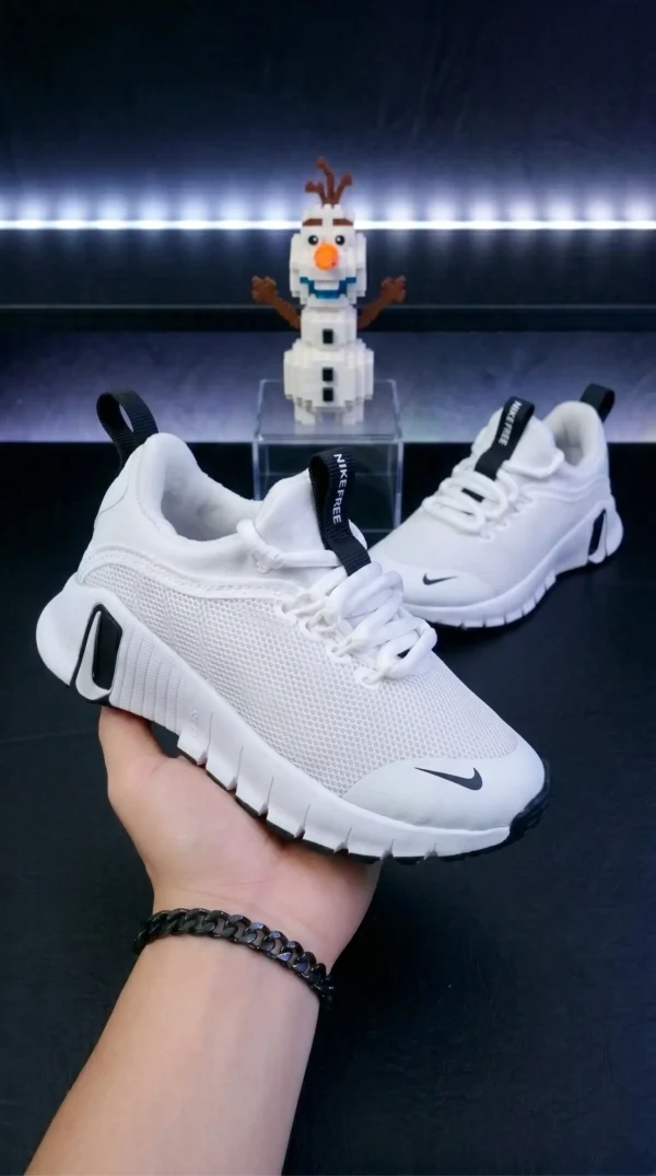 Intercambia_los_zapatos_negros_por_202605102113 Nike Free Infantil