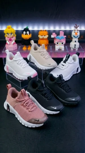 Modela_estos_6_colores_en_202605102137 Nike Free Infantil