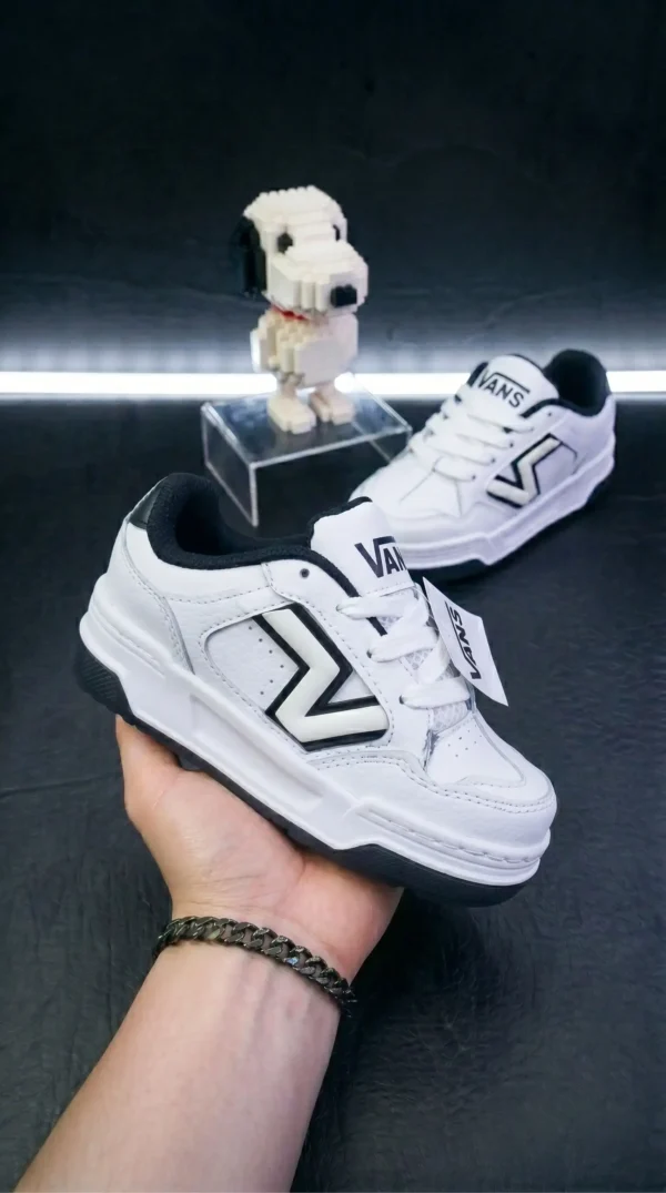 Mejora_el_color_blanco_del_202605280145 Vanz Upland