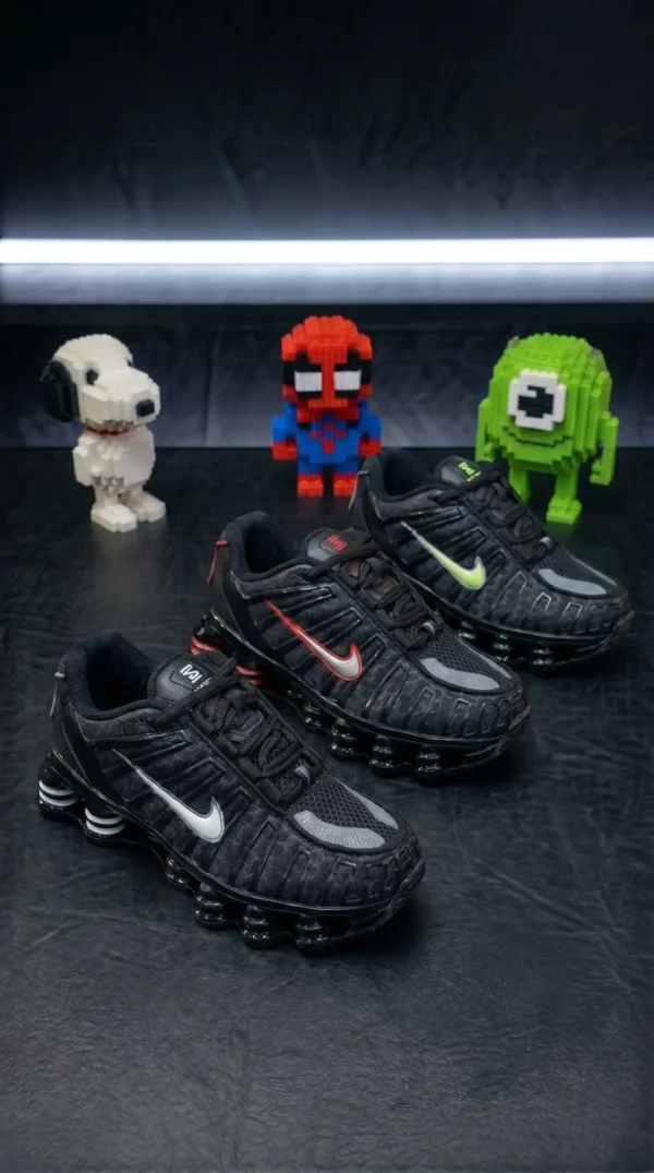 Modela_estos_3_colores_en_202605131510 Nike Shox