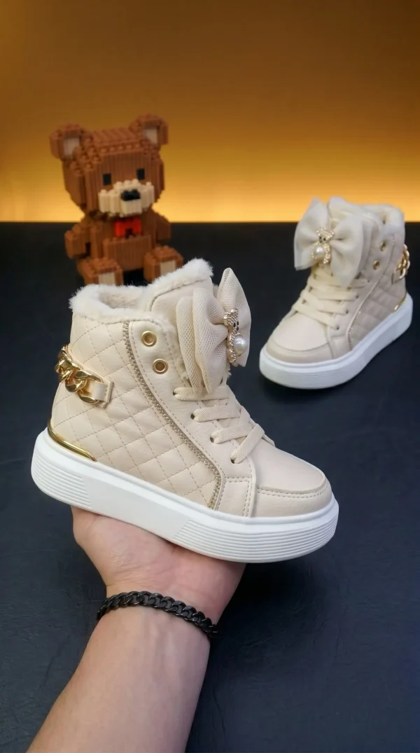 Quiero_que_cambies_el_color_202605120436 Botas Moschino Peluche