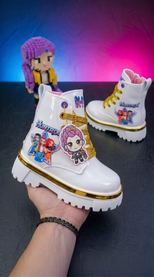 Change_boots_from_black_to_202607270520 Bota Corta Kpop Warriors