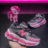 Change_fuchsia_shoes_to_black_202608200617 NewBalance 2000 infantil