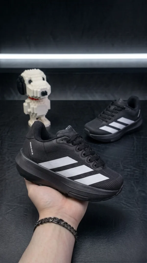Changing_white_shoe_color_2K_202608190415 Adidas Adizero infantil