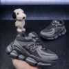 Editing_shoes,_background,_and_doll_202608200617 NewBalance 2000 infantil