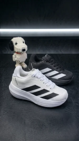 Model_two_colors_in_studio_202608190416 Adidas Adizero infantil