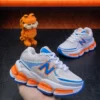 Replacing_shoes_and_background_c…_202608200617 NewBalance 2000 infantil