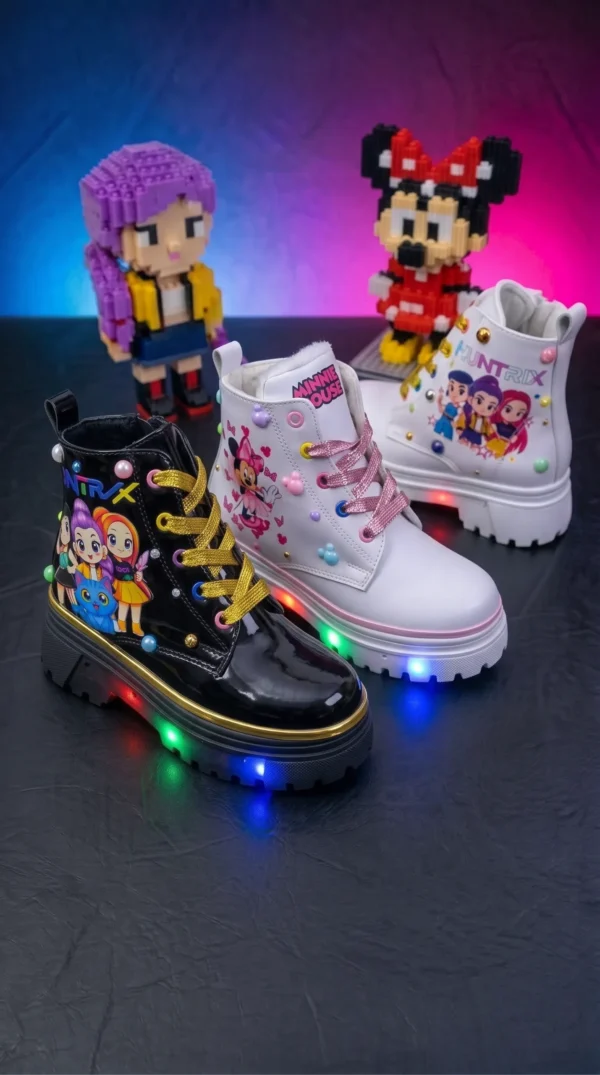 Modelar_tres_colores_en_foto_2K_20260914222416 Botines con luces para niña